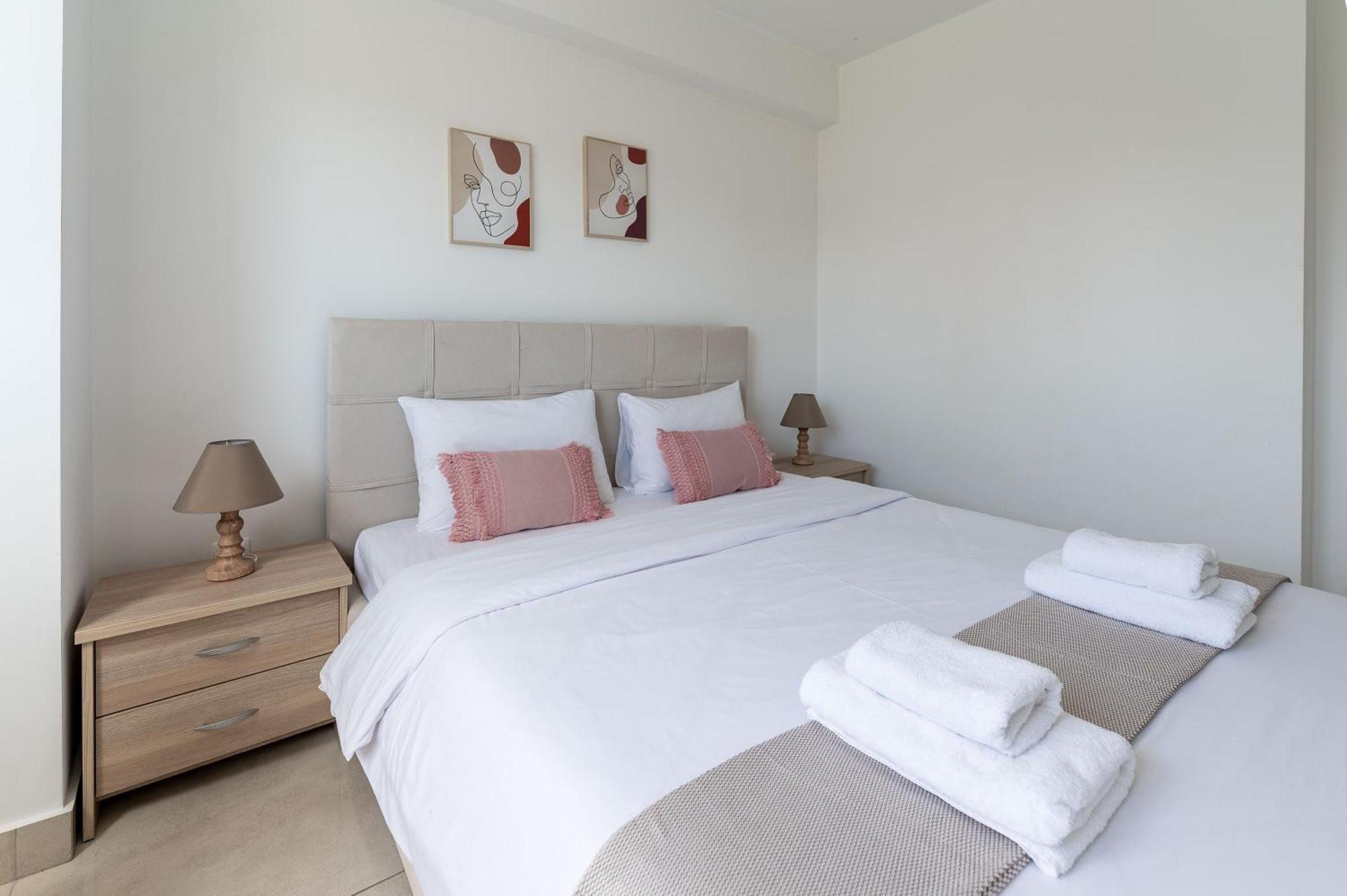 Modern Spacious Apartment Located In Le Pirée Extérieur photo